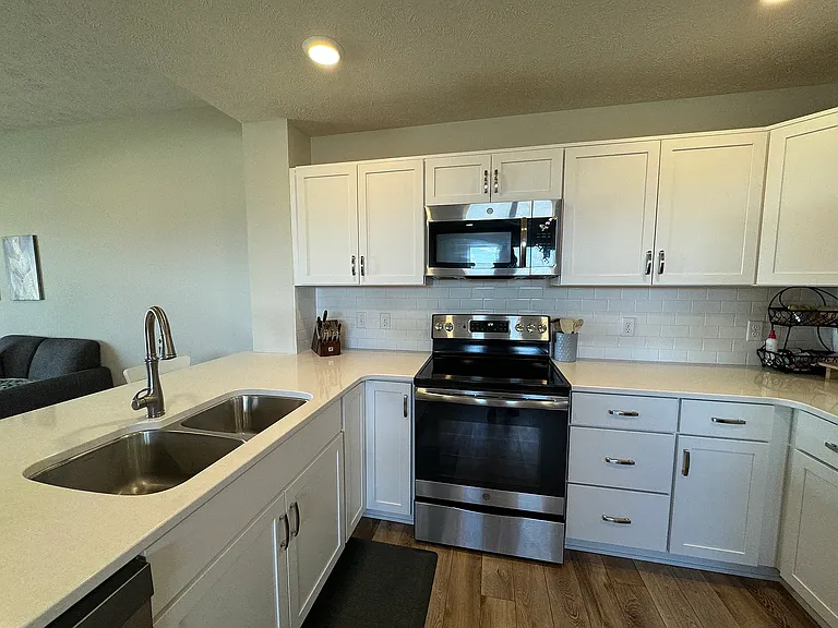 2264 N Aaron Way — Photo 7