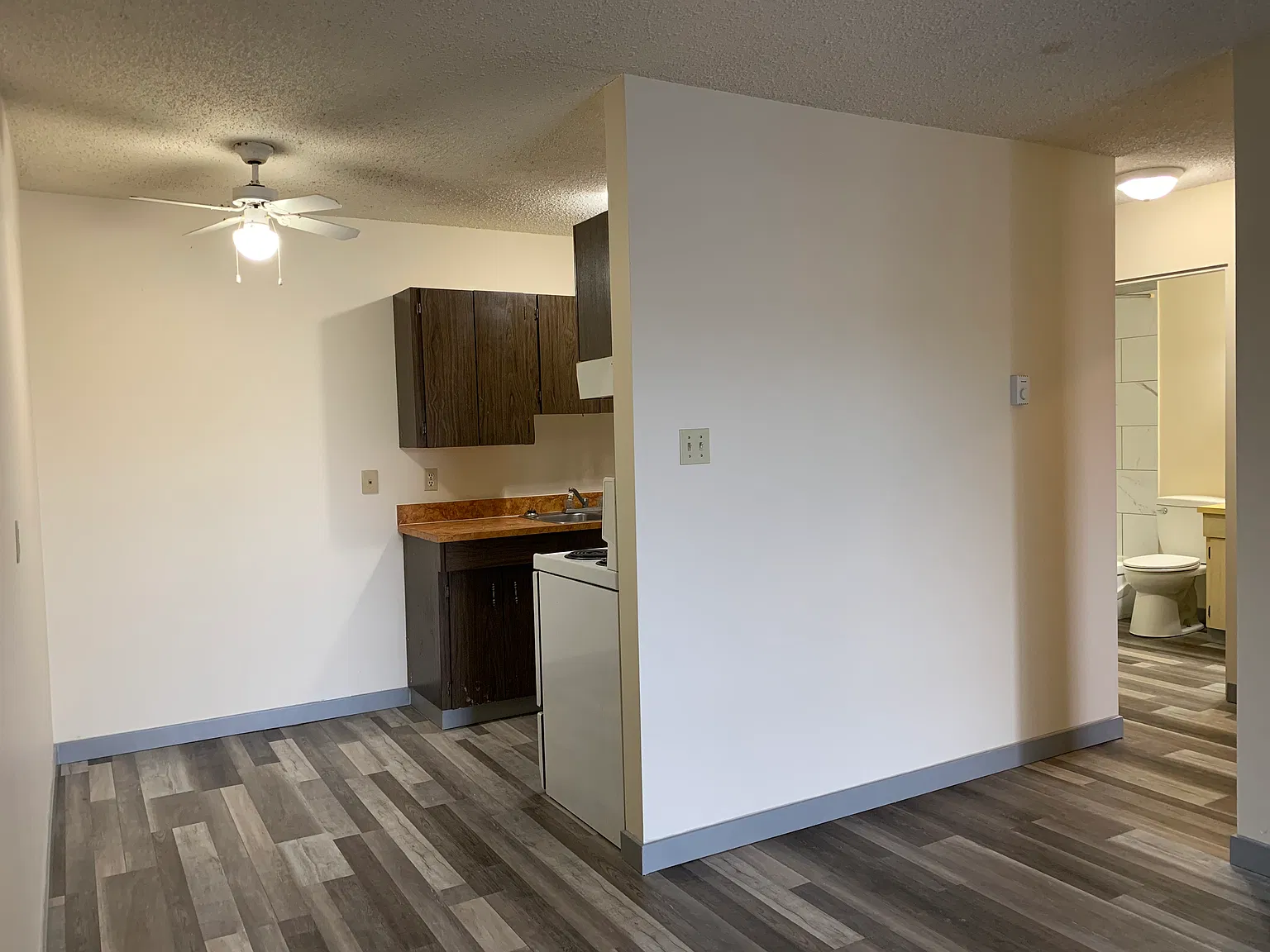 Bright 1 Bedroom Unit Conveniently Located in the Pines (RP079) — Photo 4