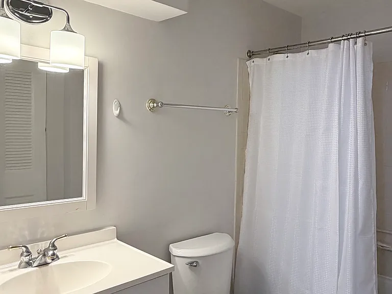132 N Bedford St #B — Photo 14