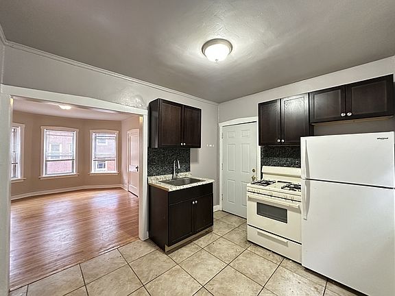 4th image of 4027 W Melrose St #S3