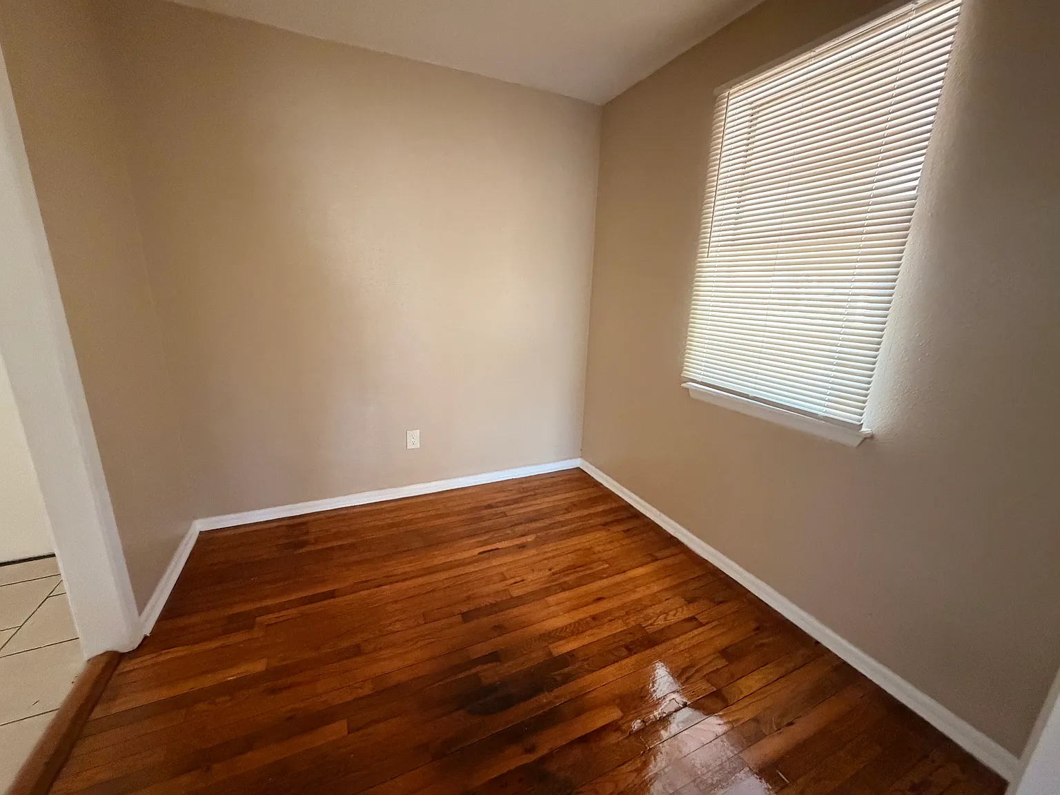 3 bed, 1000 sqft, $1,000 — Photo 3