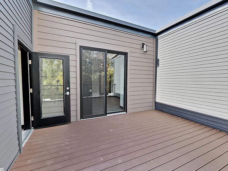 1749 Front St #D — Photo 8