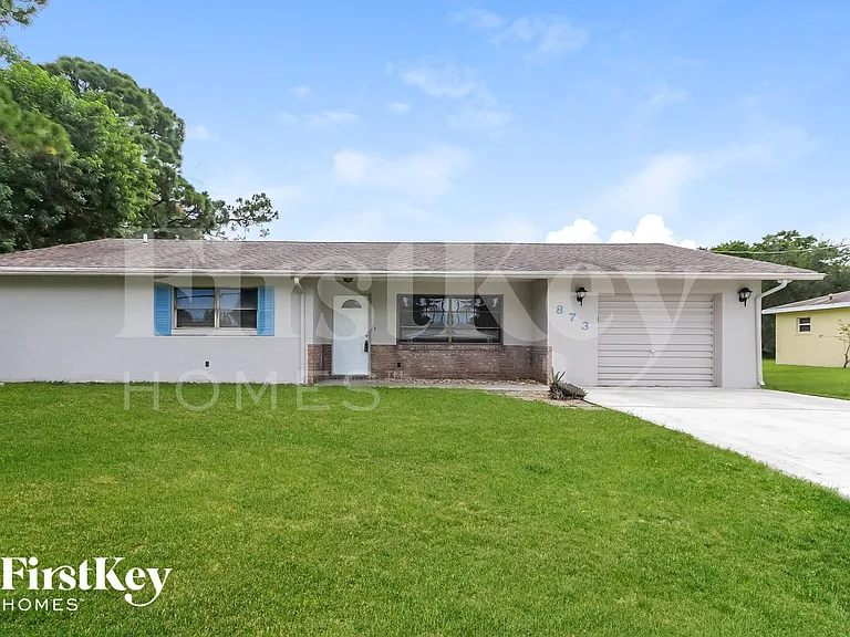 873 SW Curtis St — Photo 1
