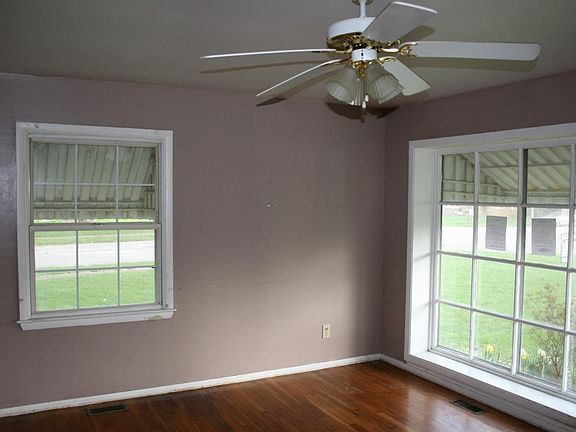 3rd image of 546 Judy Ln