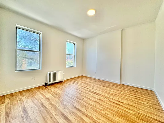 Rented by Astoria Realty | media 7