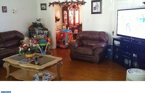 2nd image of 6925 Lynford St