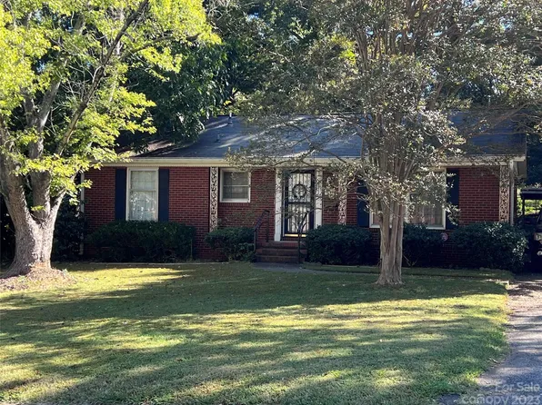 6727 Woodstream Dr, Charlotte, NC 28210