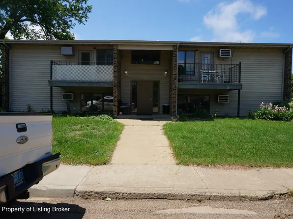 740 4th Ave E, New England, ND 58647