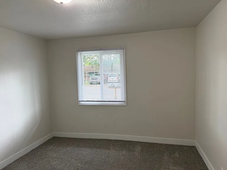 990 W 10th Ave — Photo 14