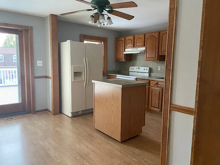 640 Kingston Rd — Photo 16