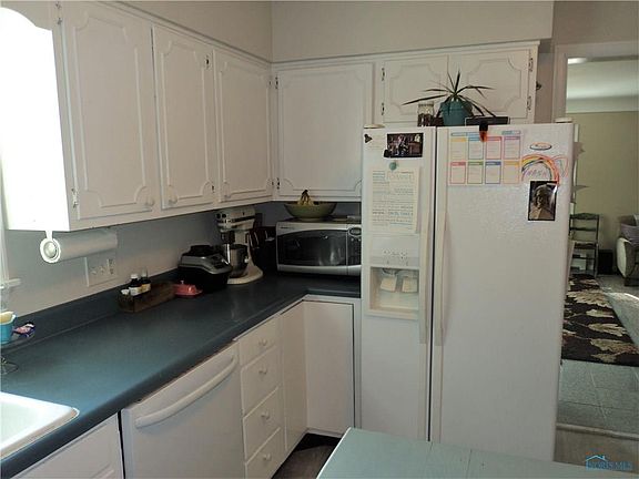 5th image of 425 Wallace Ave