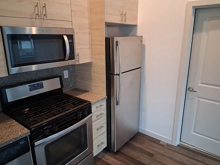 1607 NW Davis St — Photo 17