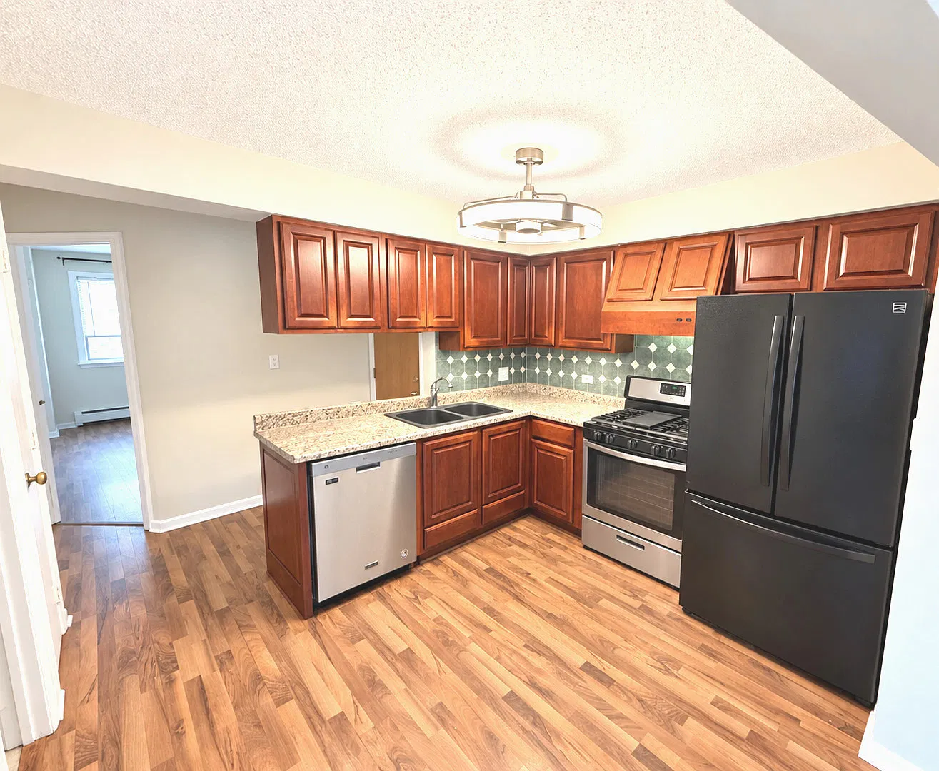 2 bed, 1.5 bath, 1000 sqft, $1,900 — Photo 2