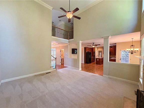 3rd image of 700 Washington Way