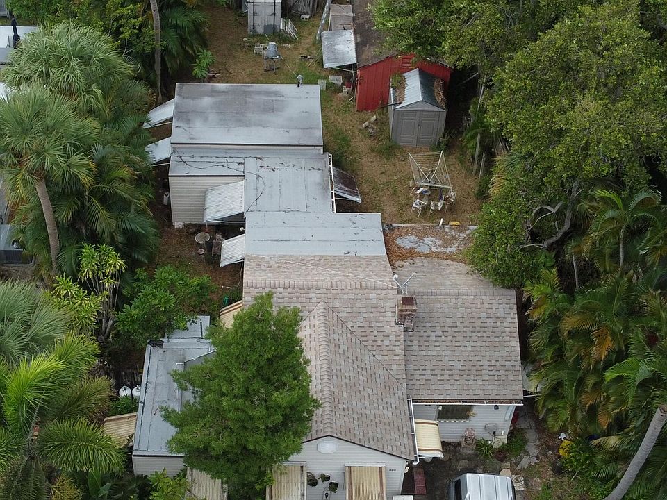 2nd image of 809 N Lakeside Drive