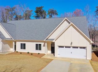 304 Lamplighter Cir, Winston Salem, NC 27104