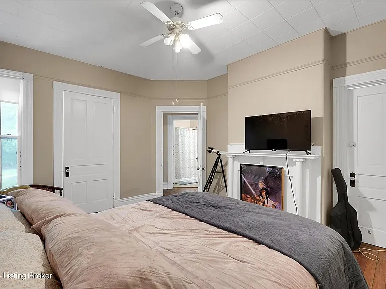 2726 S 3rd St #1 — Photo 13