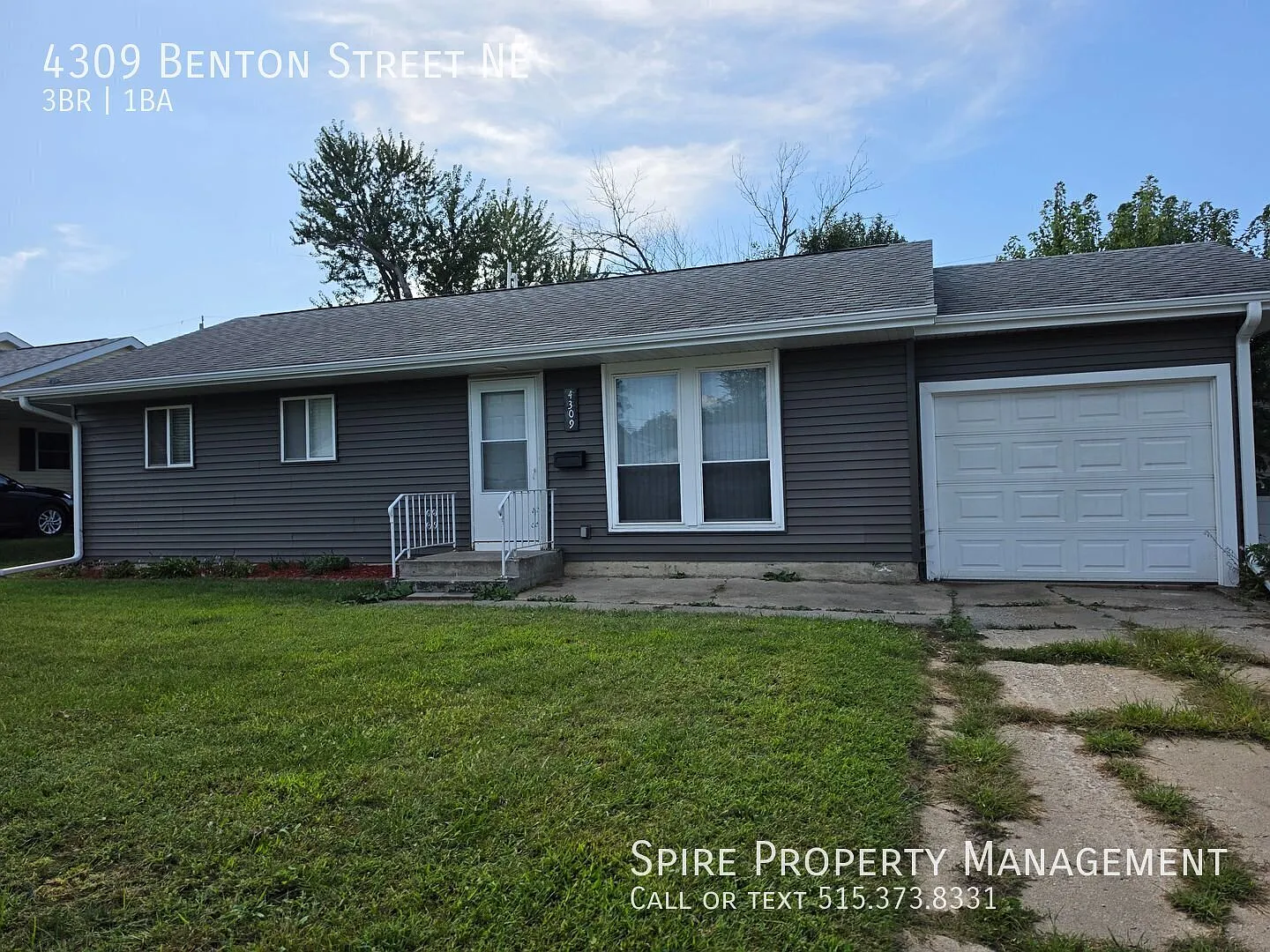 Newly Remodeled NE 3 Bedroom 1 Bath 1 Stall Garage Fenced Yard! — Photo 2
