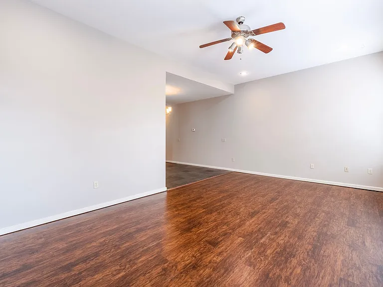 40 E Maple St #3 — Photo 3