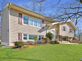 135 Albright Ln, Paramus, NJ 07652