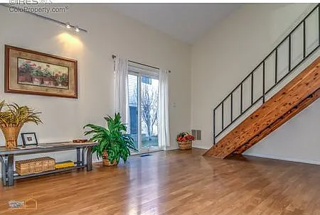 3bed 2 bath End Unit Townhouse Off Bike Path & Next to Park — Photo 4