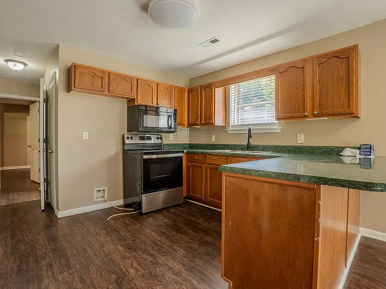 1433 Dustin Dr — Photo 5