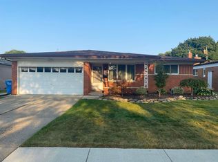 30104 Sharon Ln, Warren, MI 48088