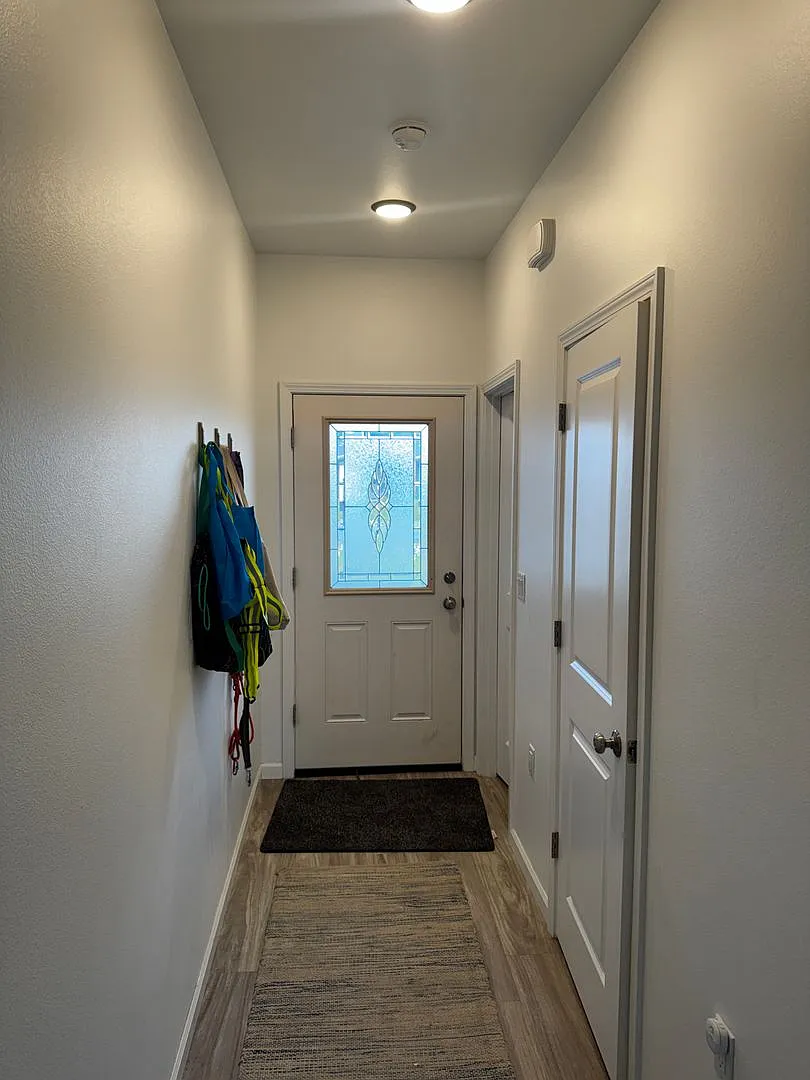 3 bedroom home in North Pole / 2 car garage / On city water — Photo 2