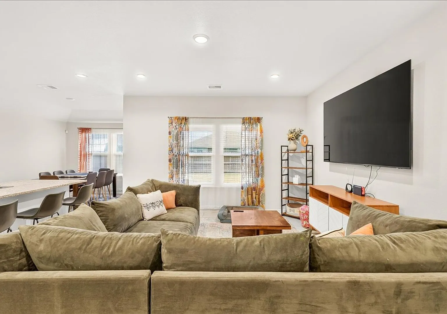 3913 Targaryen Way - 4/Bed 2/Bath - $2,495/month — Photo 4