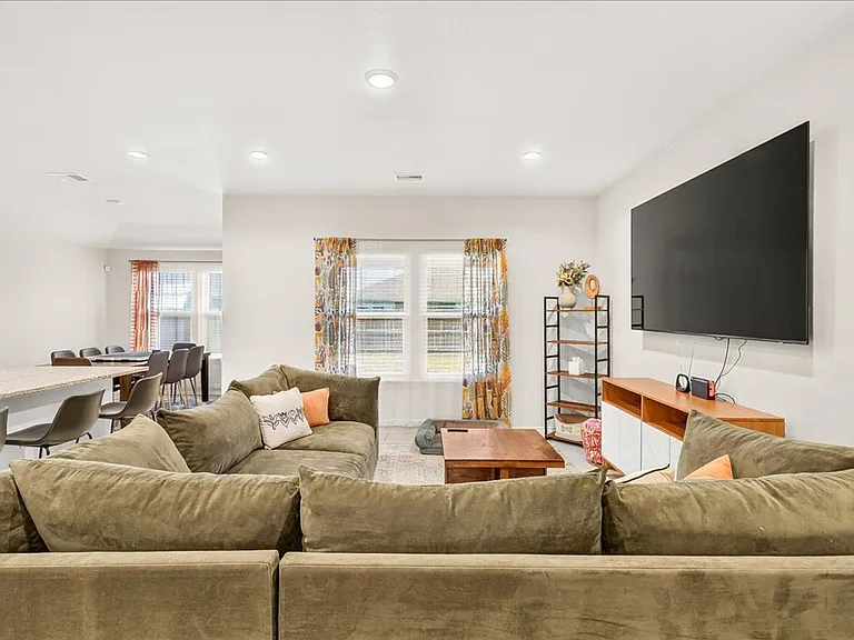 3913 Targaryen Way — Photo 4