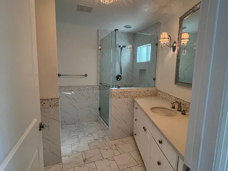 407 N Clinton St — Photo 5
