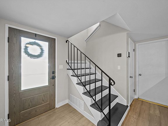 5th image of 2094 Elizondo Ave