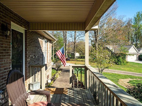 5th image of 115 Red Foxx Ct