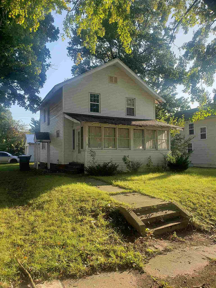 136 E Eckman St photo 1