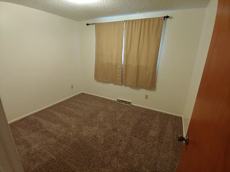 5840 Newcombe Ct — Photo 6
