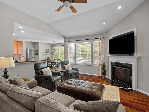 5th image of 4702 Carmen Ln