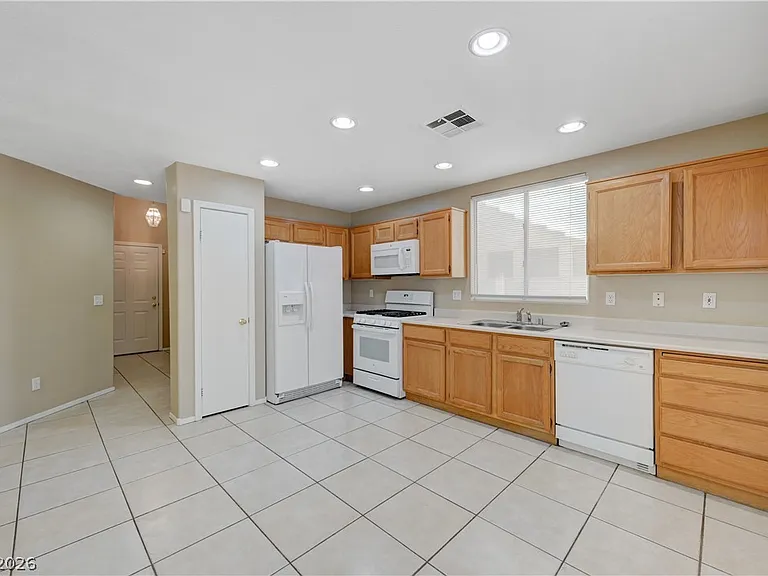 8905 Colorful Pines Ave — Photo 9