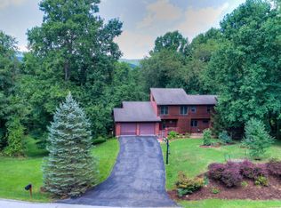 1104 Deerfield Dr, Blacksburg, VA 24060