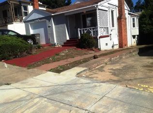2974 Barrett St, Oakland, CA 94605