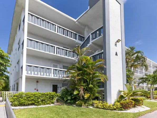 2002 Berkshire #2002, Deerfield Beach, FL 33442