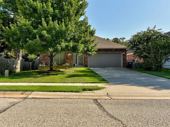 3107 Stonepoint Dr, Edmond, OK 73034