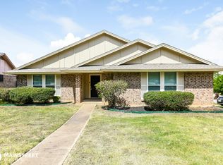 6800 Penhurst Dr, Fort Worth, TX 76133