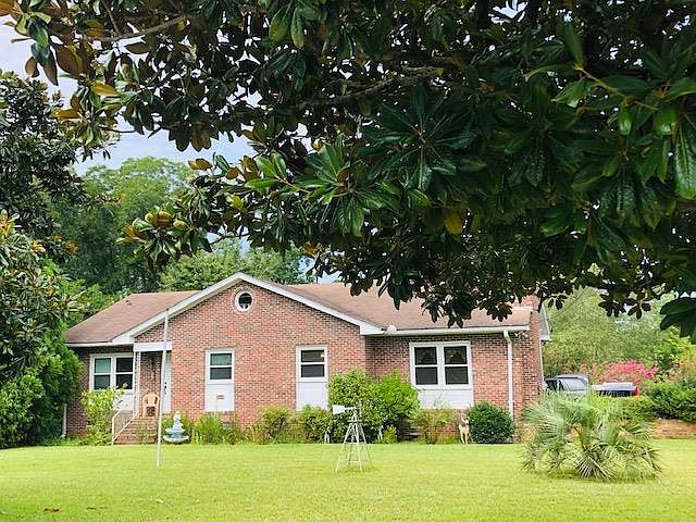 1st image of 2799 Hillcrest Ave