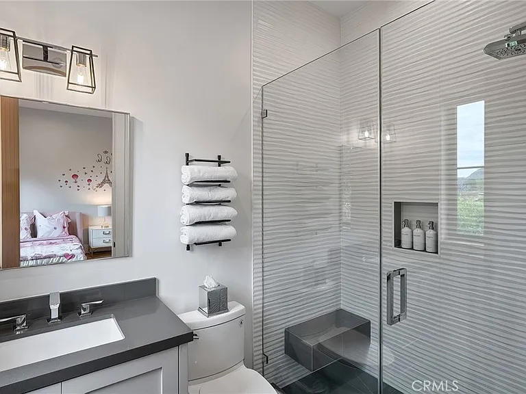 4365 N Kraft Ave — Photo 32