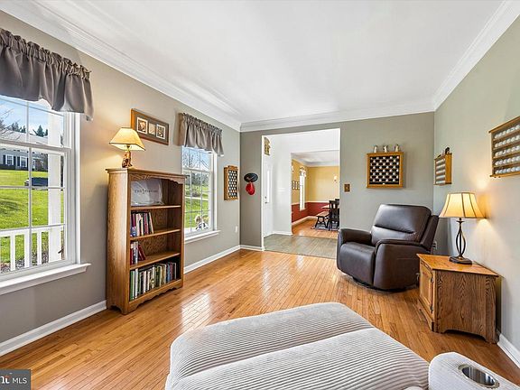 4th image of 50 Knoll Rd