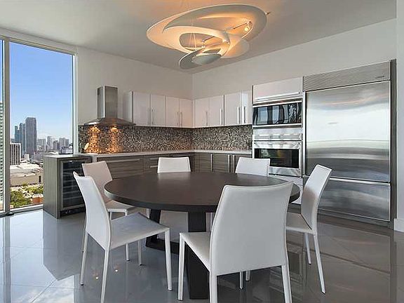 3rd image of 2020 N Bayshore Dr APT 2900