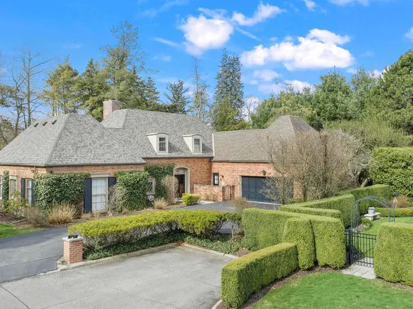 125 Tonnancour Pl, Grosse Pointe, MI 48236