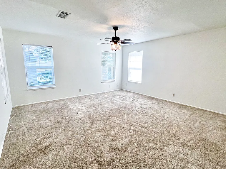 182 Douglas St — Photo 15