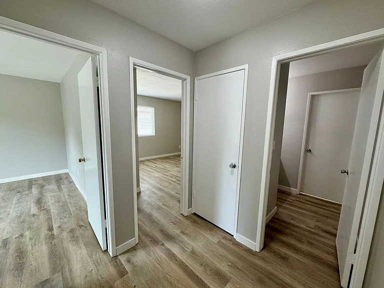 7631 Ellis Ave #B — Photo 9