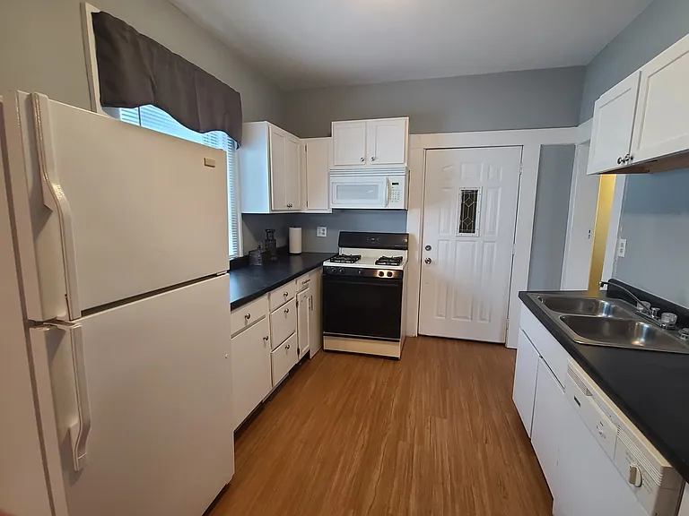228 N Avon St #2 — Photo 4